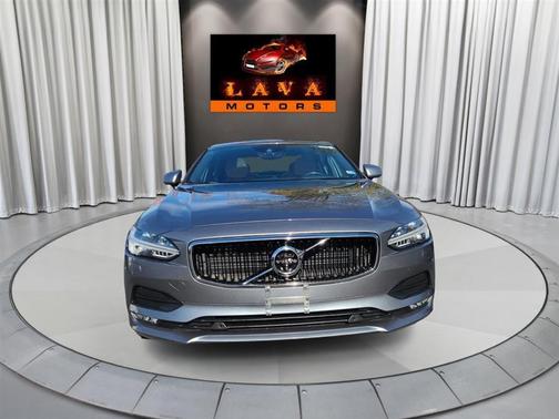 2017 Volvo S90 T6 Momentum