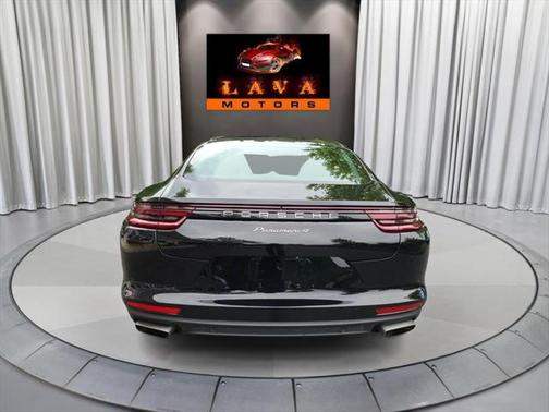 2018 Porsche Panamera 4