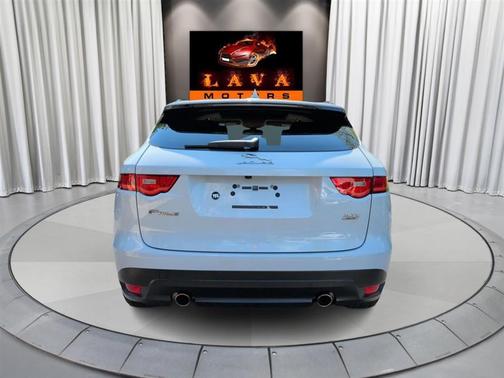 Glacier White Metallic 2017 Jaguar F-PACE 35t R-Sport