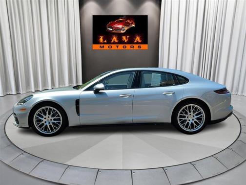 Dolomite Silver Metallic 2019 Porsche Panamera 4