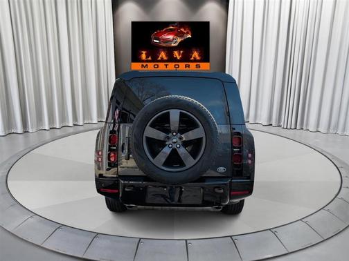 2023 Land Rover Defender 130 X-Dynamic SE
