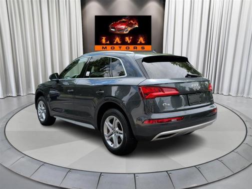 Manhattan Gray Metallic 2019 Audi Q5 45 Premium
