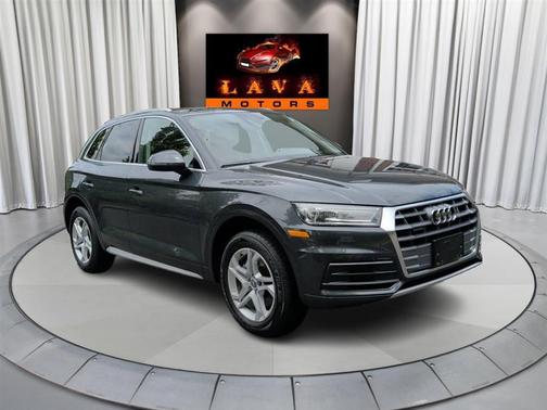 Manhattan Gray Metallic 2019 Audi Q5 45 Premium