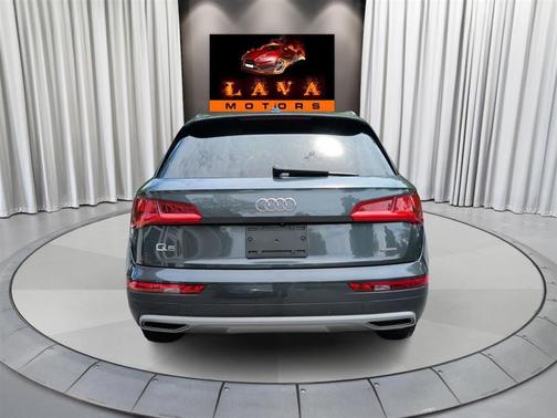 Manhattan Gray Metallic 2019 Audi Q5 45 Premium