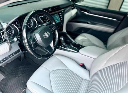 Celestial Silver Metallic 2019 Toyota Camry SE