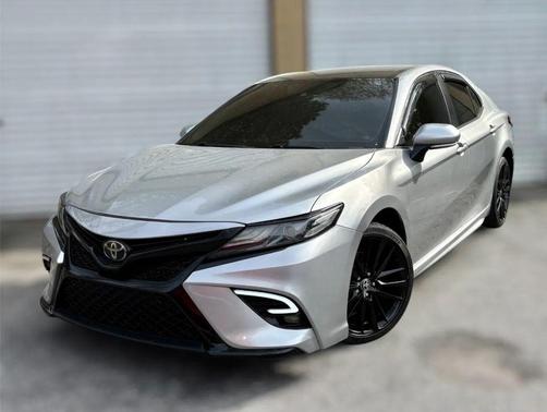 Celestial Silver Metallic 2019 Toyota Camry SE