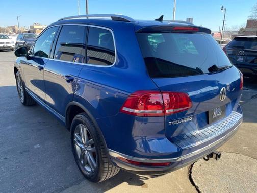 2016 Volkswagen Touareg VR6 Lux