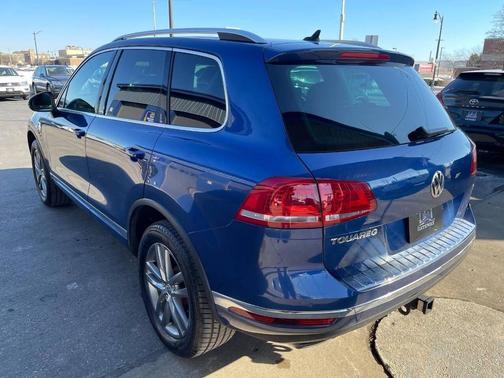 2016 Volkswagen Touareg VR6 Lux