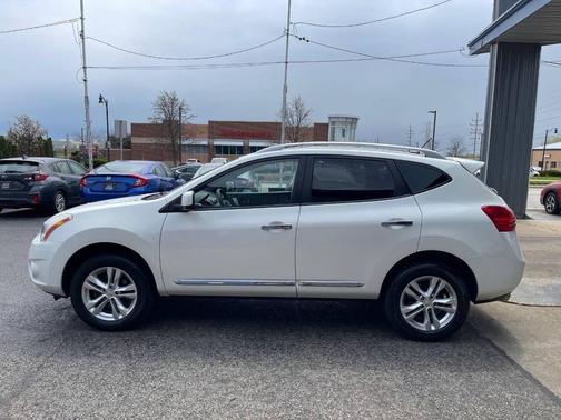 Pearl White 2013 Nissan Rogue SV