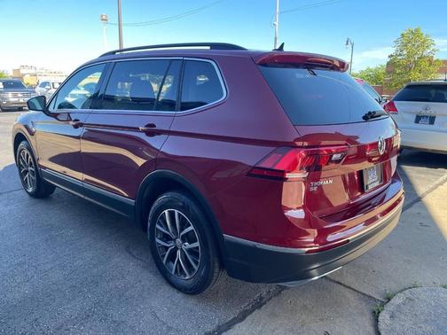 Cardinal Red Metallic 2020 Volkswagen Tiguan 2.0T SE 4MOTION