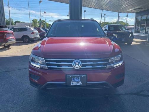 Cardinal Red Metallic 2020 Volkswagen Tiguan 2.0T SE 4MOTION