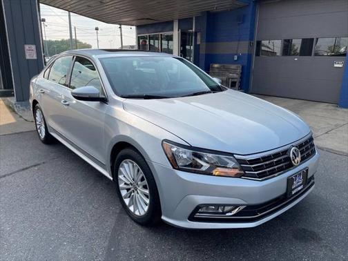 2016 Volkswagen Passat 1.8T SE w/Technology