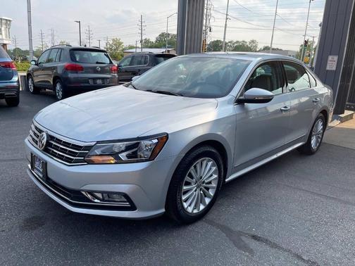 2016 Volkswagen Passat 1.8T SE w/Technology