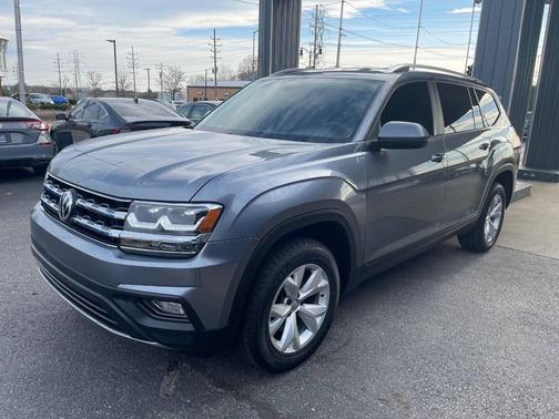 Platinum Gray Metallic 2019 Volkswagen Atlas 2.0T SE