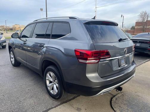Platinum Gray Metallic 2019 Volkswagen Atlas 2.0T SE