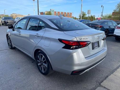 Brilliant Silver Metallic 2020 Nissan Versa 1.6 SV