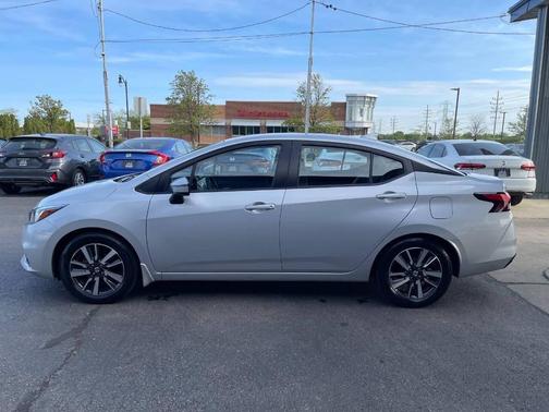 Brilliant Silver Metallic 2020 Nissan Versa 1.6 SV