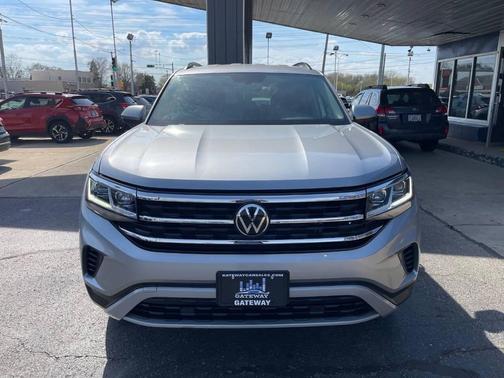 Pyrite Silver Metallic 2023 Volkswagen Atlas 2.0T SE