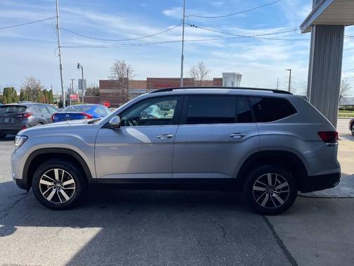 Pyrite Silver Metallic 2023 Volkswagen Atlas 2.0T SE