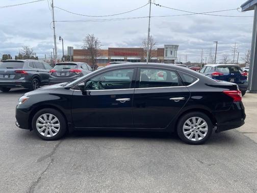 Super Black 2018 Nissan Sentra SV