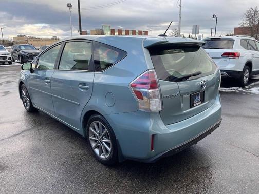 2015 Toyota Prius v Five