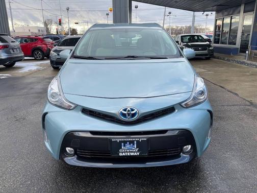 2015 Toyota Prius v Five