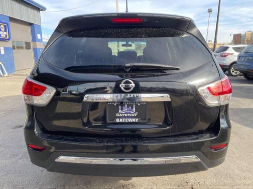 2016 Nissan Pathfinder SV
