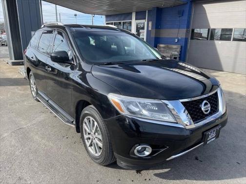 2016 Nissan Pathfinder SV