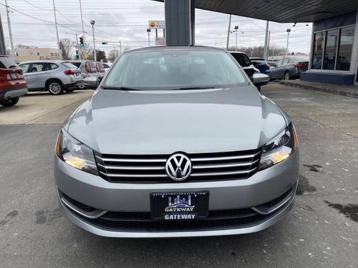 2014 Volkswagen Passat 1.8T Auto SE w/Sunroof & Nav