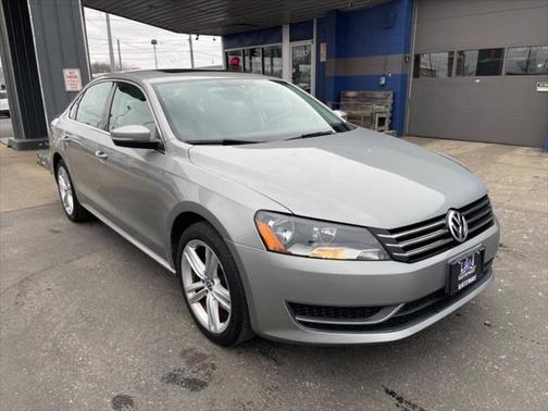 2014 Volkswagen Passat 1.8T Auto SE w/Sunroof & Nav