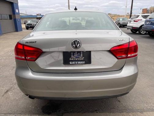 2014 Volkswagen Passat 1.8T Auto SE w/Sunroof & Nav