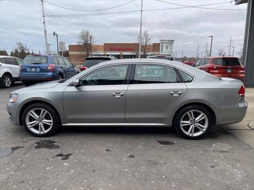 2014 Volkswagen Passat 1.8T Auto SE w/Sunroof & Nav