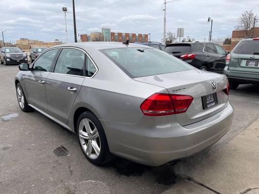 2014 Volkswagen Passat 1.8T Auto SE w/Sunroof & Nav