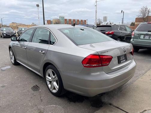 2014 Volkswagen Passat 1.8T Auto SE w/Sunroof & Nav