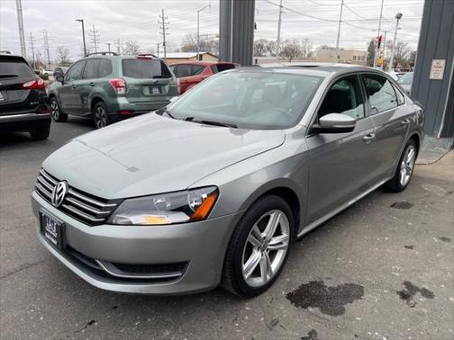 2014 Volkswagen Passat 1.8T Auto SE w/Sunroof & Nav