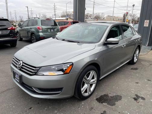 2014 Volkswagen Passat 1.8T Auto SE w/Sunroof & Nav