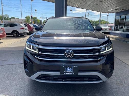 Deep Black Pearl 2023 Volkswagen Atlas Cross Sport 3.6L V6 SEL