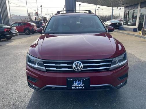 Cardinal Red Metallic 2018 Volkswagen Tiguan 2.0T SE 4MOTION