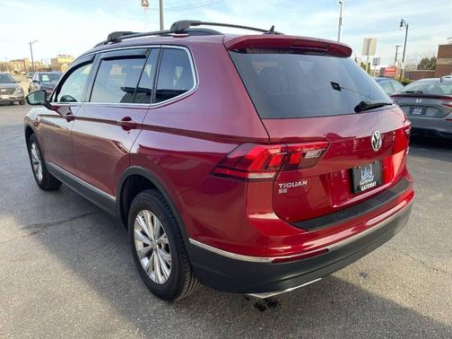 Cardinal Red Metallic 2018 Volkswagen Tiguan 2.0T SE 4MOTION