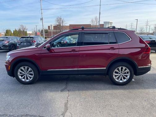 Cardinal Red Metallic 2018 Volkswagen Tiguan 2.0T SE 4MOTION
