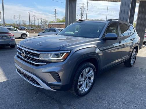 Platinum Gray Metallic 2023 Volkswagen Atlas 3.6L SE w/Technology