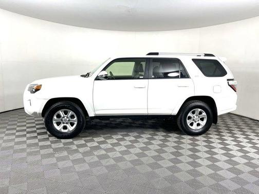 Photo 5 of 34 of 2021 Toyota 4Runner SR5 Premium
