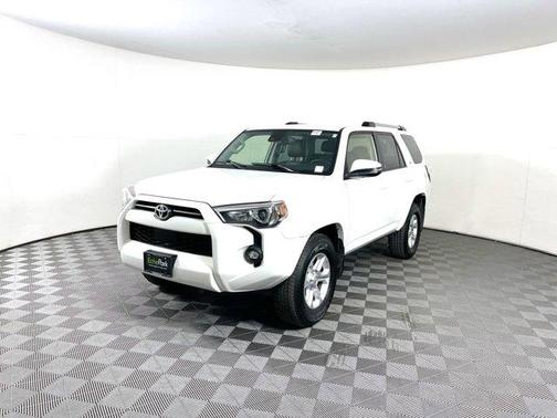 Photo 3 of 34 of 2021 Toyota 4Runner SR5 Premium