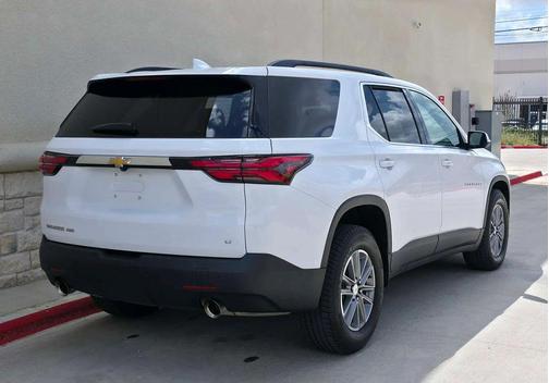 White 2022 Chevrolet Traverse LT Cloth