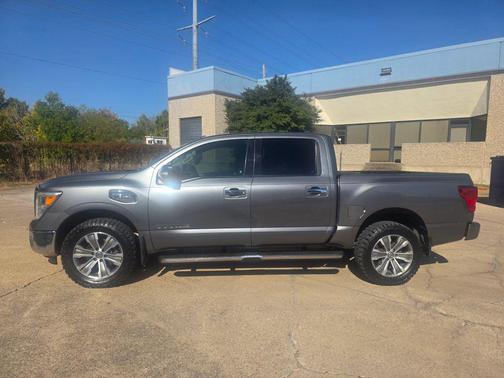 2017 Nissan Titan SL