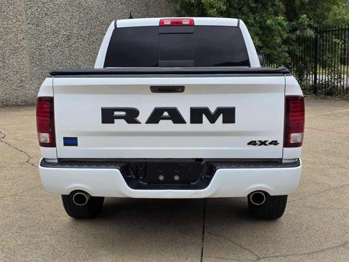 2017 RAM 1500 Night Crew Cab 4x4 5'7' Box