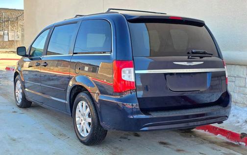2016 Chrysler Town & Country LX