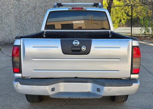 2002 Nissan Frontier SE Crew Cab