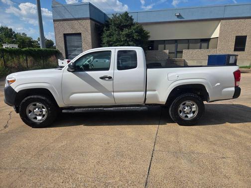 2017 Toyota Tacoma SR