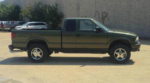 2001 Chevrolet S-10 Base